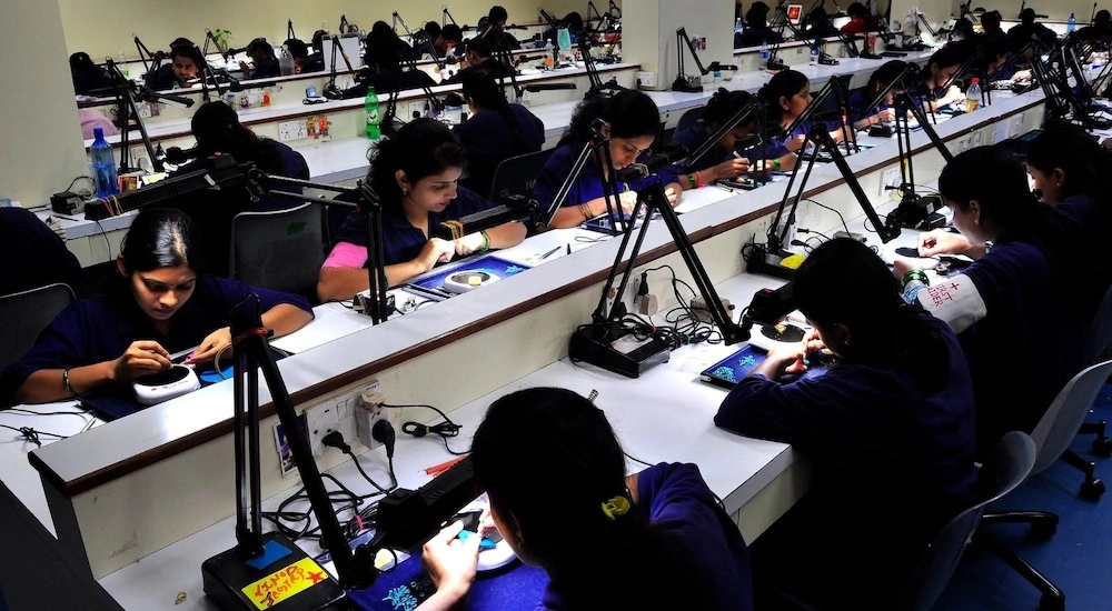 Female workers in an Indian jewelry factory